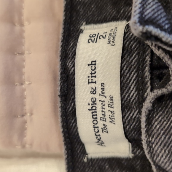 Abercrombie & Fitch women Dark Grey/Black Relaxed Jeans - Picture 2 of 6